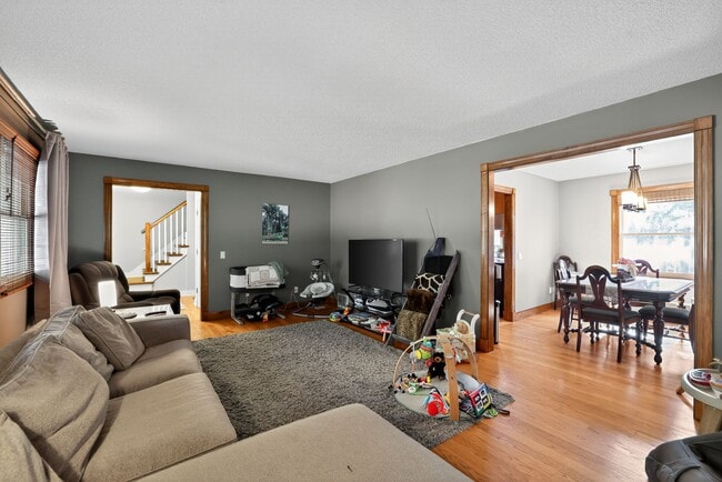 Building Photo - 1710 Shadyview Ln N