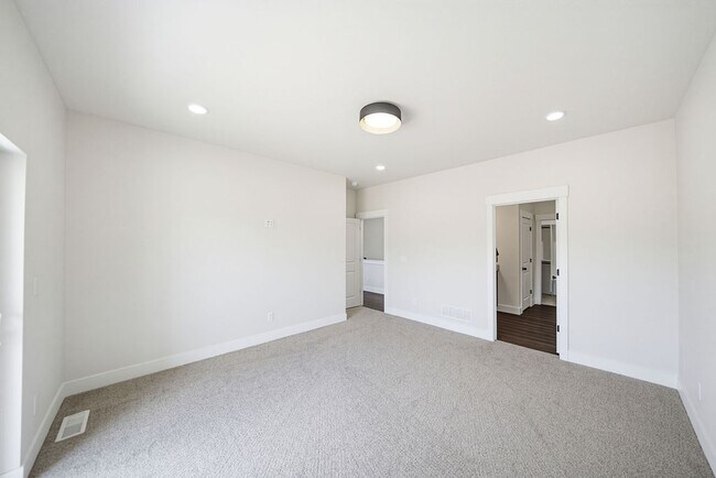 Building Photo - 445 E River Rd