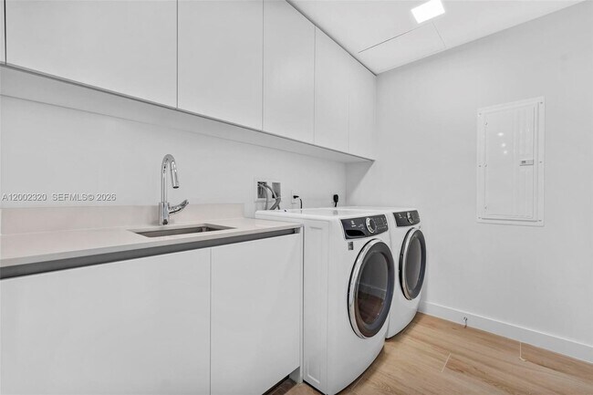 Building Photo - 900 N Ocean Blvd