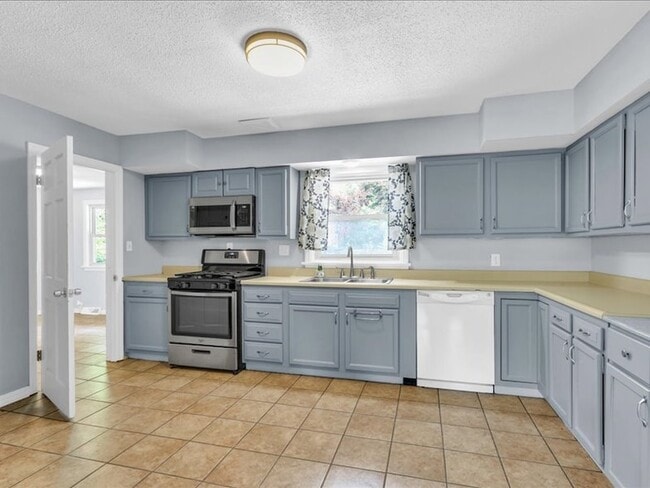 Building Photo - 615 Breen Dr