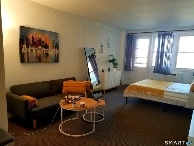 Building Photo - 444 Bedford St