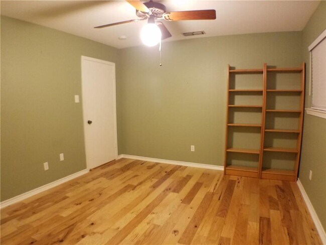 Building Photo - 6201 Highland Hills Dr