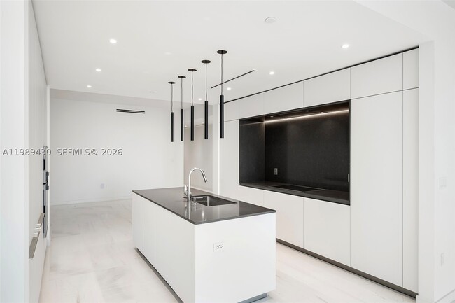 Building Photo - 300 Biscayne Blvd