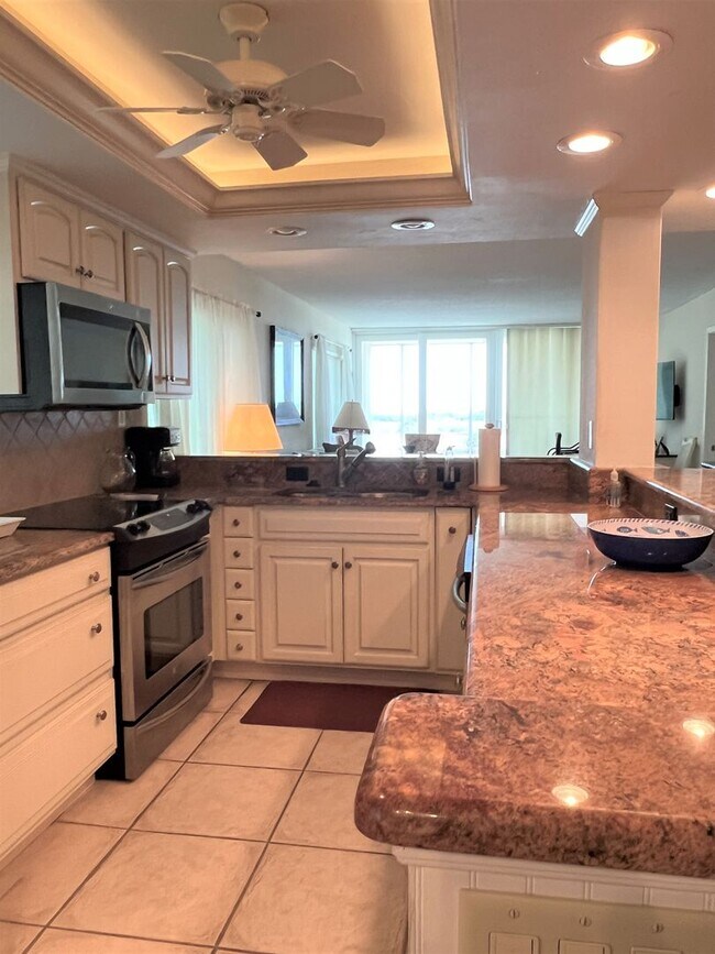 Building Photo - GREAT PRICE!  Gulf Horizon, Gulf Front, 2BR/2BA 1st Floor Condo