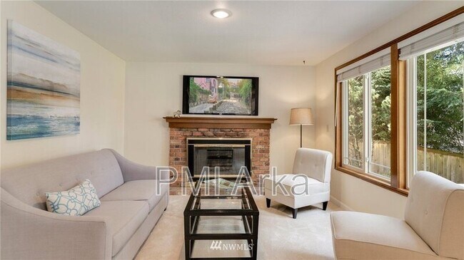 Building Photo - 23960 SE 42nd Pl