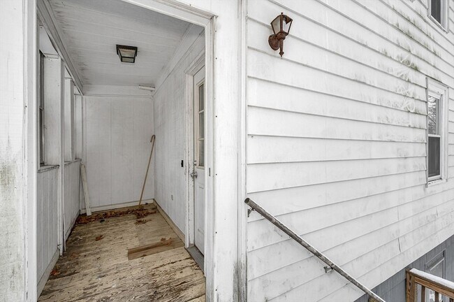 Building Photo - 18 Epping St