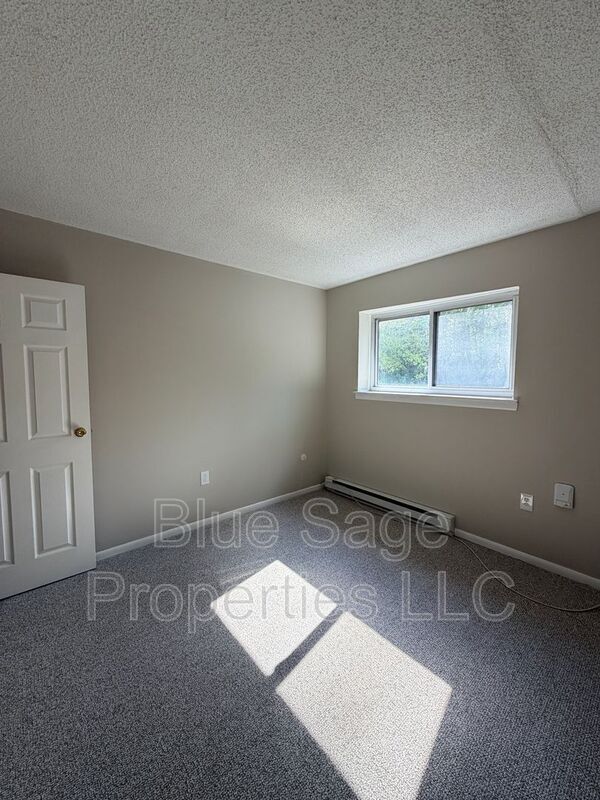 Building Photo - 400 Glendale Rd