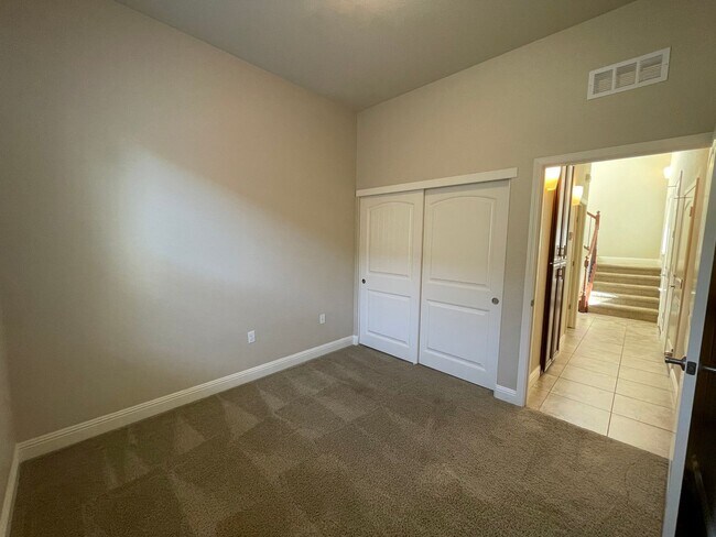 Building Photo - Stunning 4-Bedroom, 3-Bath Home – Available Now!