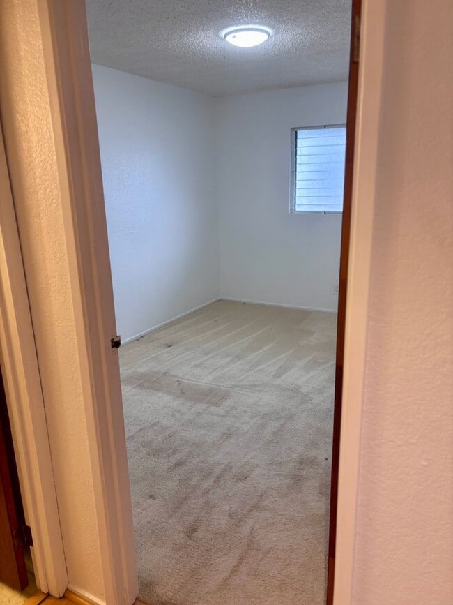 Building Photo - AVAILABLE NOW | 2 Bedroom, 1 Bathroom Townhome | Located at Waiau Garden Court Community | Includ...