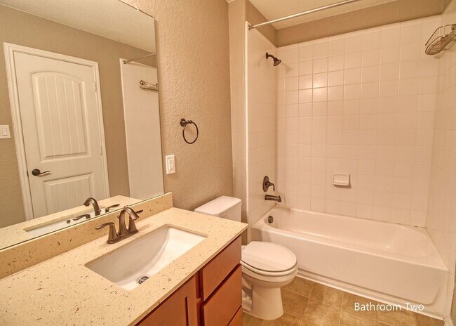 Building Photo - Large 4/3/2 Home in West Village at Creekside!