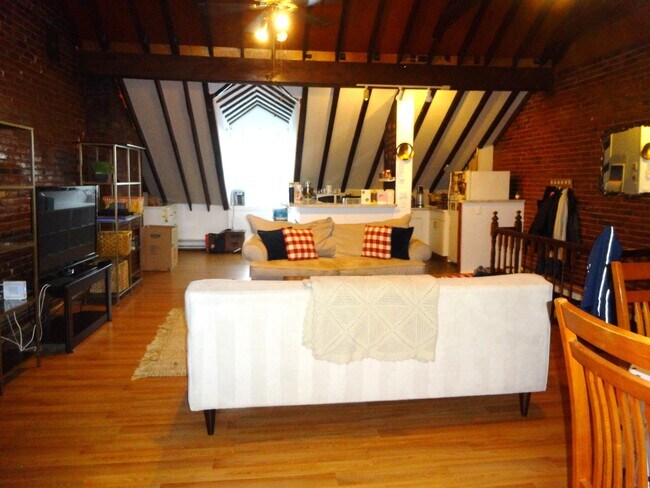 Building Photo - 447 W Broadway