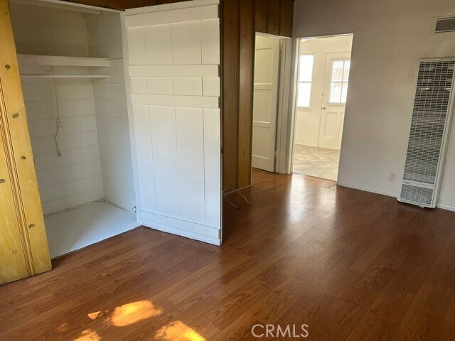 Building Photo - 601 S Chevy Chase Dr
