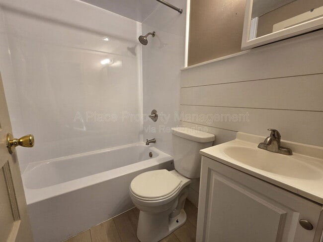 Building Photo - 338 La Motte Ln