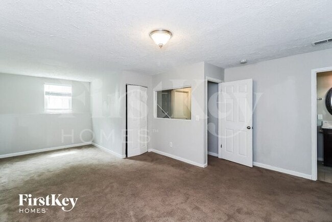 Building Photo - 10635 Plantation Bridge Dr