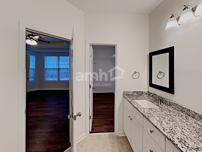 Building Photo - 433 Long Branch Way