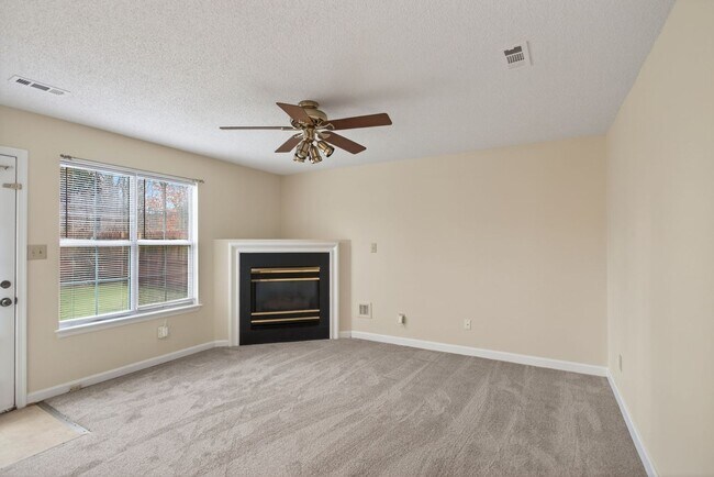 Building Photo - Hampton’s Westview Lakes