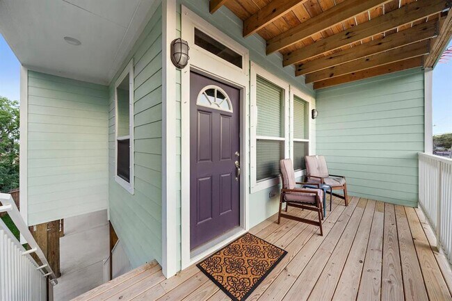 Building Photo - 714 Lee St