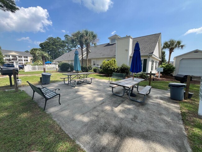 Building Photo - ONE MONTH FREE with a sixteen-month lease. Two Bedroom, Furnished Condo in Windsor Green in Carol...