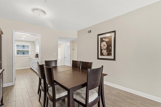 Building Photo - 2440 SW 22nd Ave