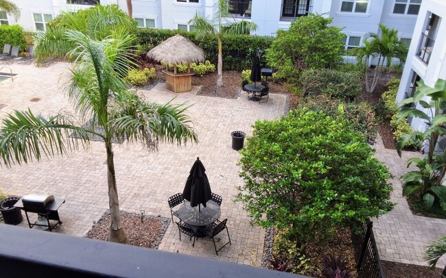 Building Photo - Beautiful 1/1 Pool View Condo x Rent @ The...