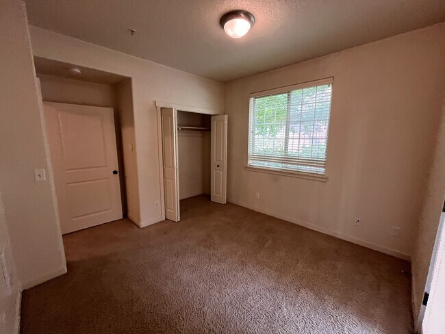 Building Photo - 7907 NE Rockne Way
