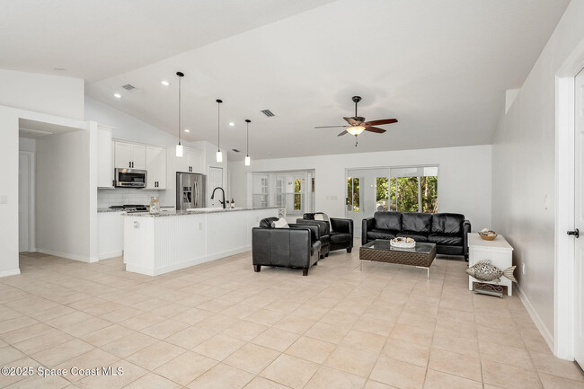 Building Photo - 210 Heron Dr
