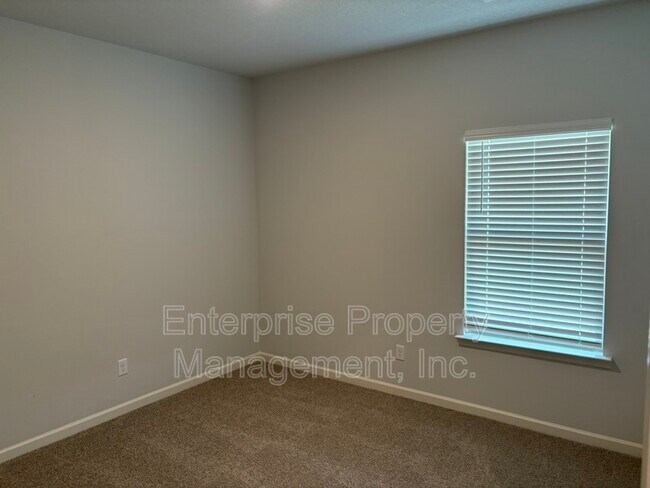 Building Photo - 385 Windemere Lp