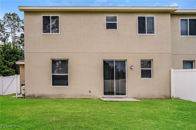 Building Photo - 663 Chavers St E