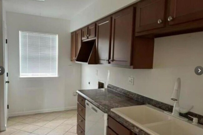 Building Photo - 203 Maryland Dr