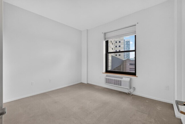 Building Photo - 102 Christopher Columbus Dr