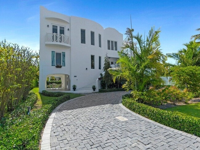 Building Photo - 317 E Seaview Cir