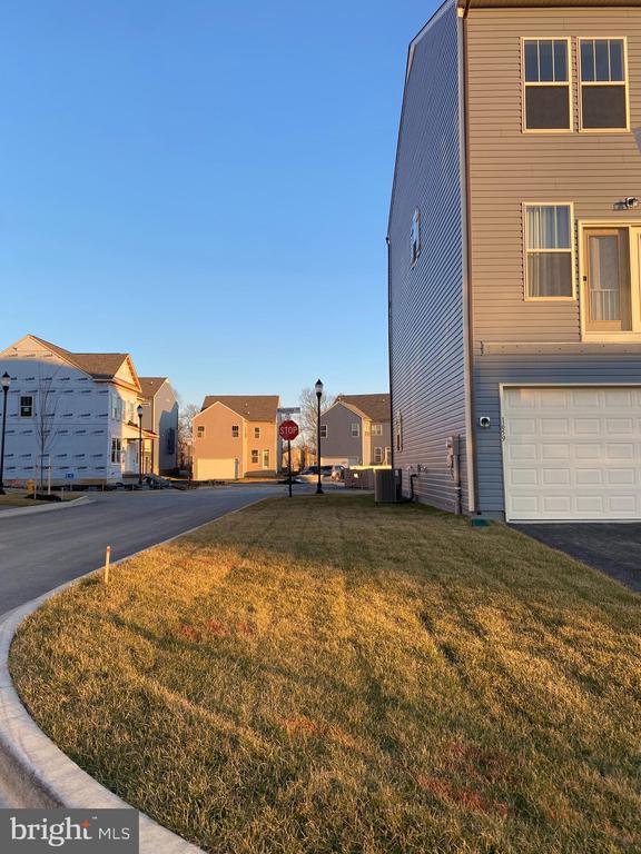 Building Photo - 1659 Magundy St