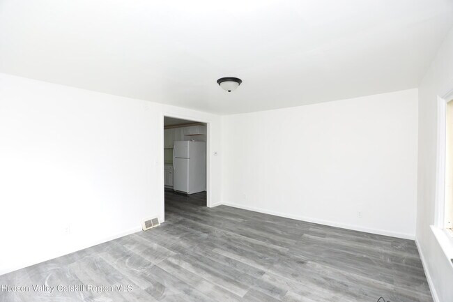 Building Photo - 17 Rear Chapel St