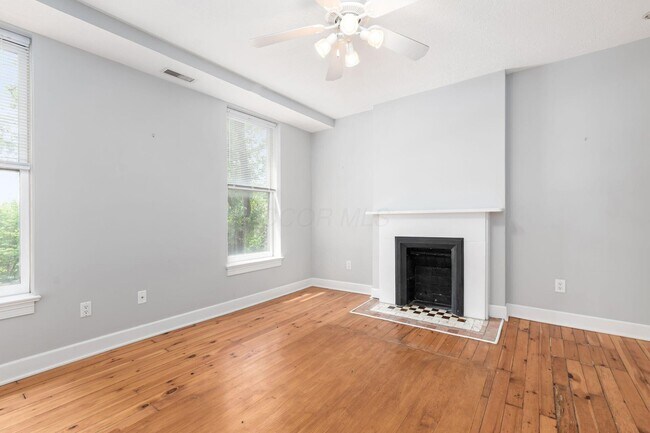 Building Photo - 36 E Kossuth St