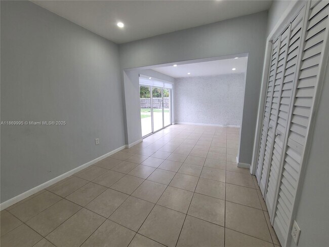 Building Photo - 8839 SW 28th St