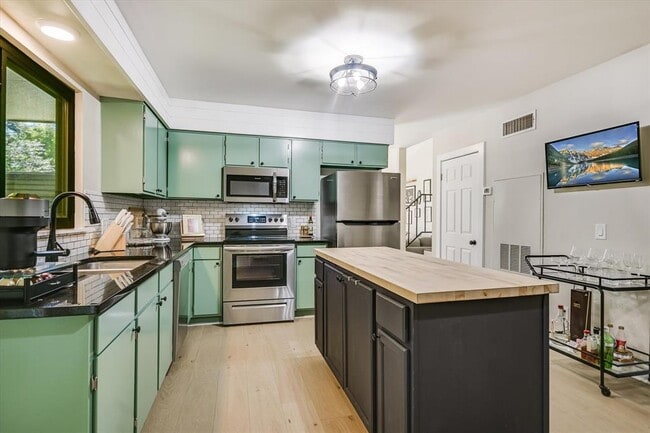 Building Photo - 5033 Fort Clark Dr