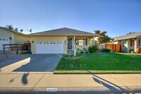 Building Photo - 3 bedroom, 2 bathrooms, 2 car garage
