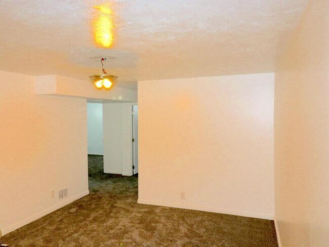 Building Photo - 8068 Bryce Dr