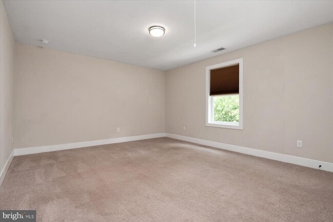 Building Photo - 806 Lynwood Ln