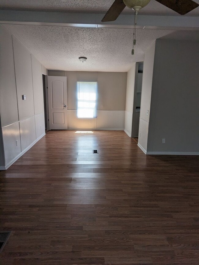 Building Photo - 4 BR, 2 BA 1,792 sq ft doublewide Trailer ...