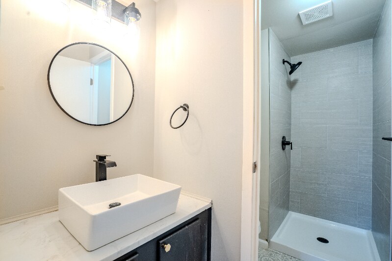 Building Photo - 8505 Castlemill Cir