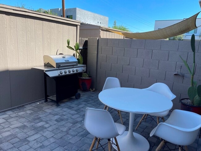 Building Photo - 2927 E Fairmount Ave