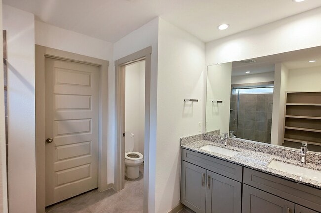 Building Photo - 5034 Pine Haven Lane