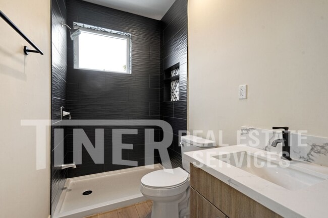 Building Photo - 425 G St