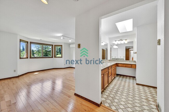 Building Photo - 4 BED & 2.5 BATH SINGLE FAMILY HOUSE FOR RENT