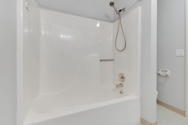 Building Photo - 5535 Thalman Dr