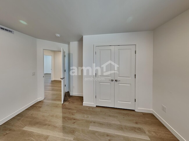 Building Photo - 6476 E Paseo Baranda