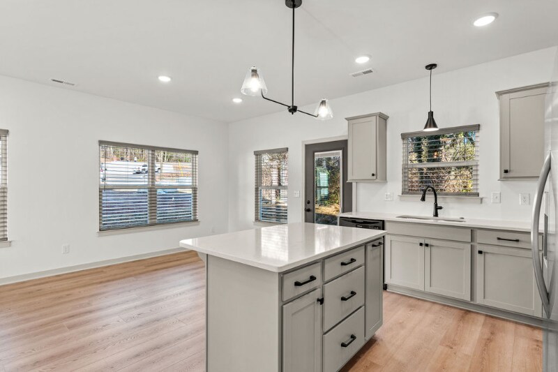 Building Photo - 313 W Broad St