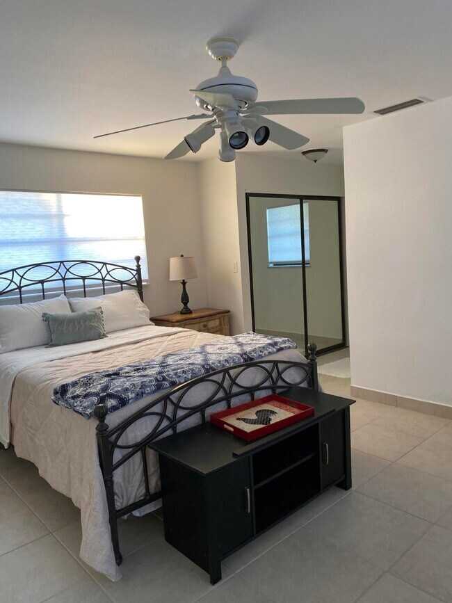 Building Photo - 1772 Gulfstream Ave