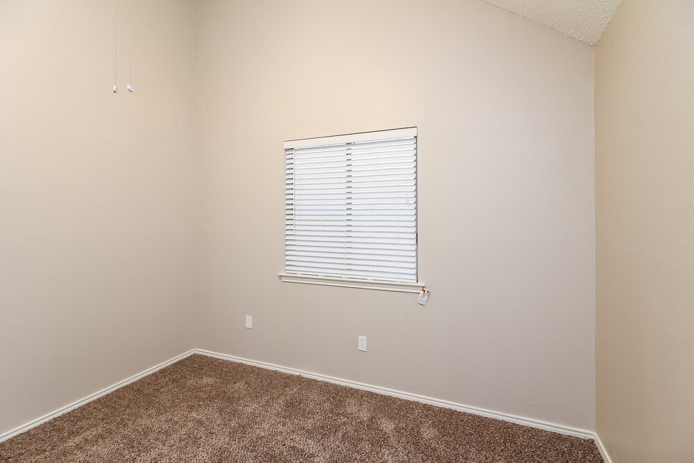 Building Photo - 8440 Auburn Dr